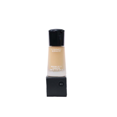 MAC Mineralize Moisture Foundation Broad Spectrum SPF 15 - NC42