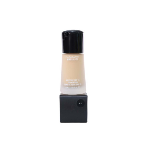 MAC Mineralize Moisture Foundation Broad Spectrum SPF 15 - NC25