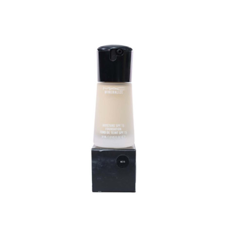 MAC Mineralize Moisture Foundation Broad Spectrum SPF 15 - NC15